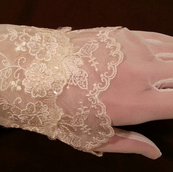 Wedding gloves - Picture 3 of 4